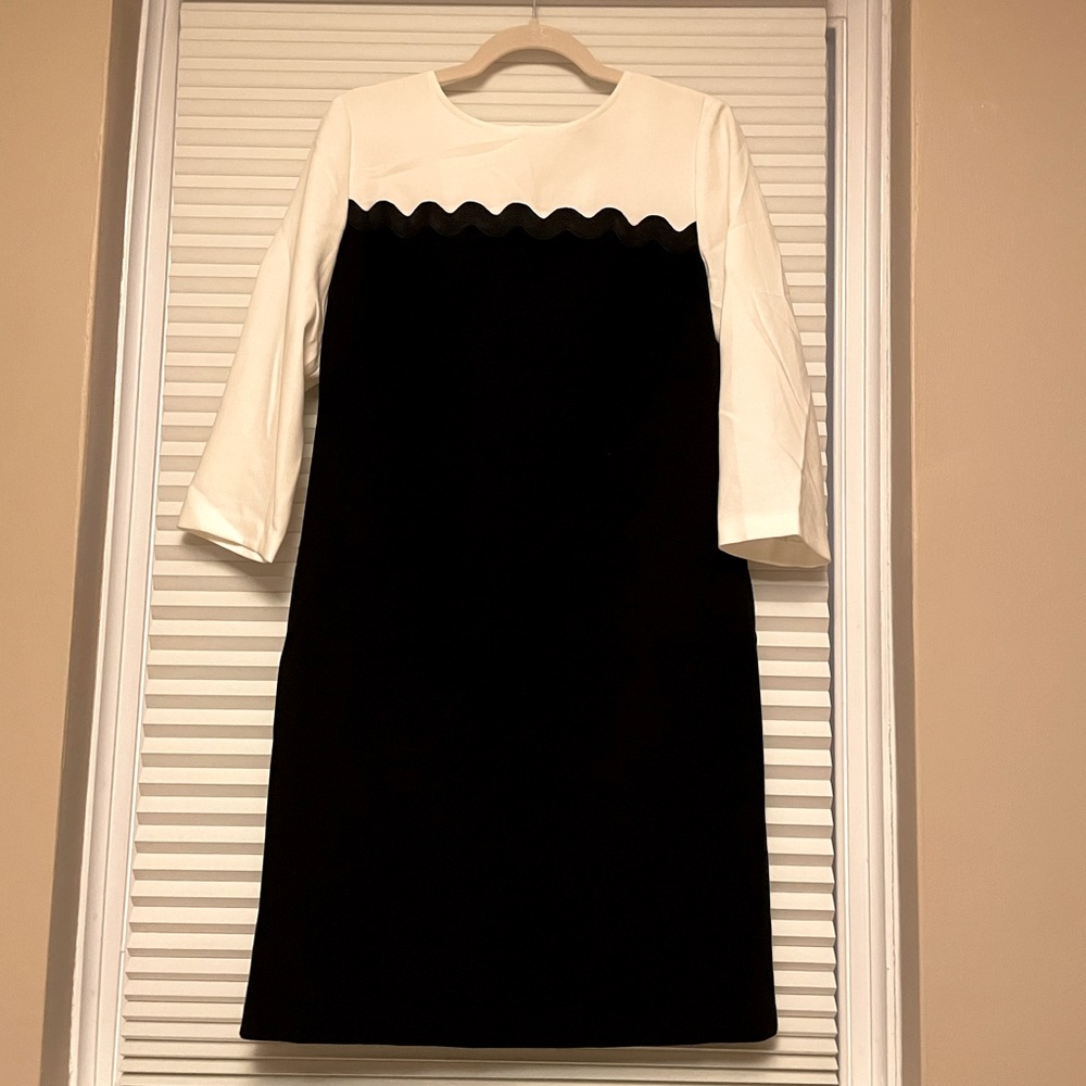 Ann Taylor White Scalloped Neck Black Dress